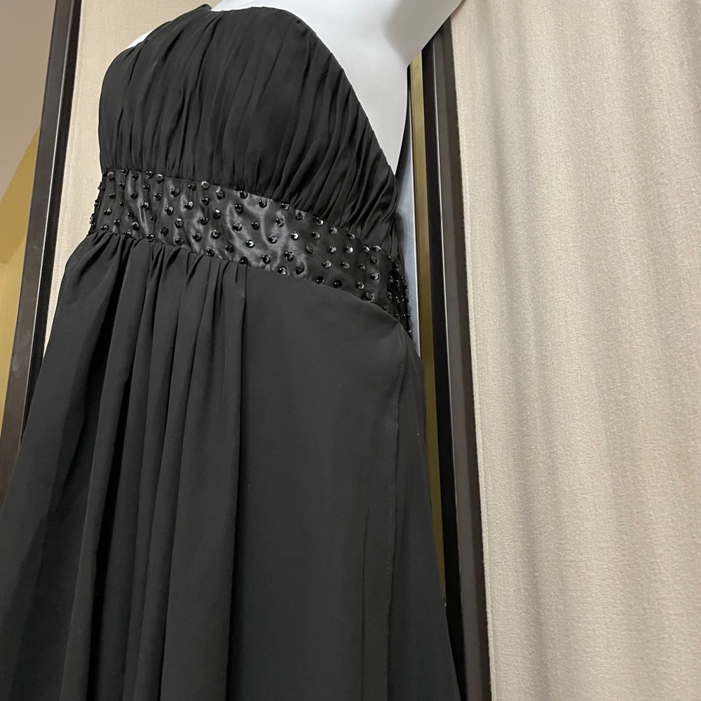Elegant Black One Shouldered Gown